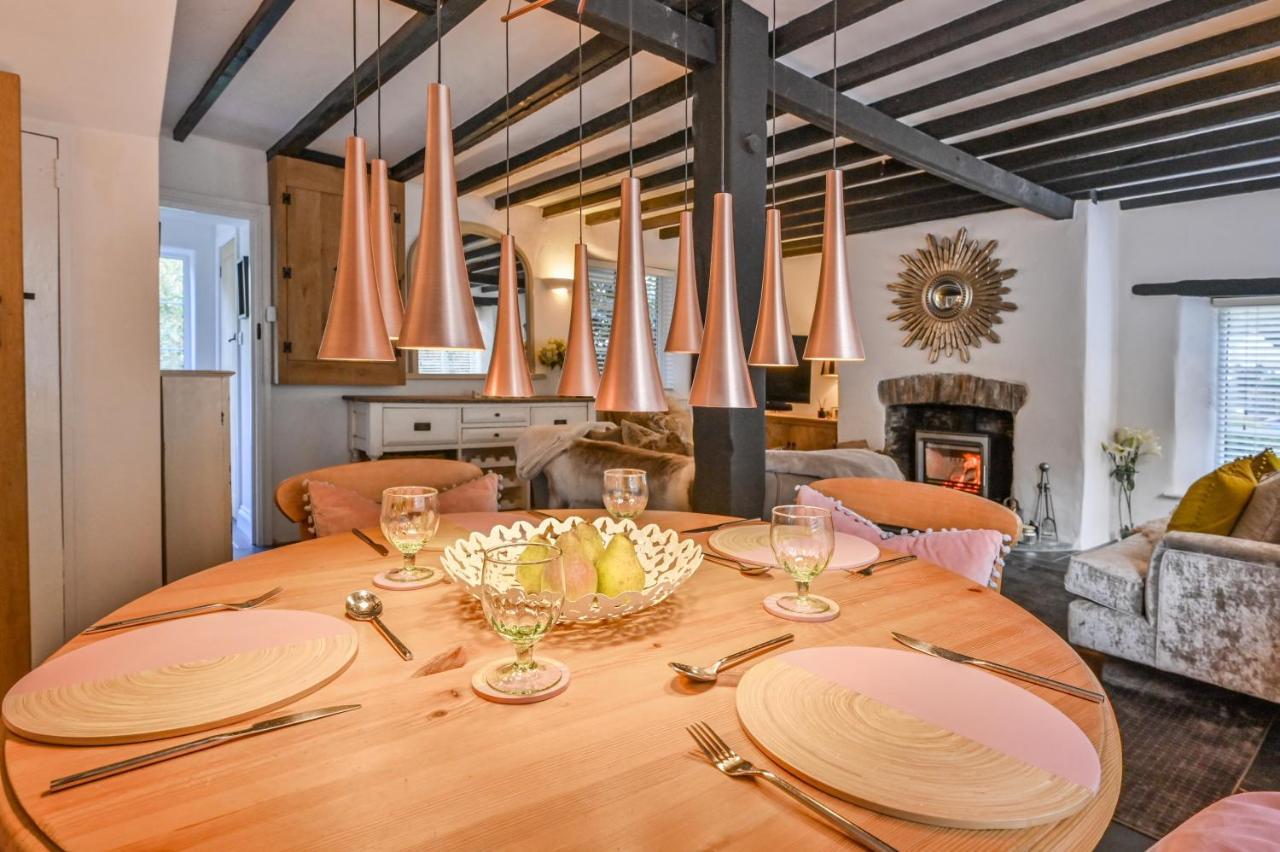 A Superb Bijou Retreat With Jacuzzi Near An Excellent Village Pub 耶尔弗顿 外观 照片