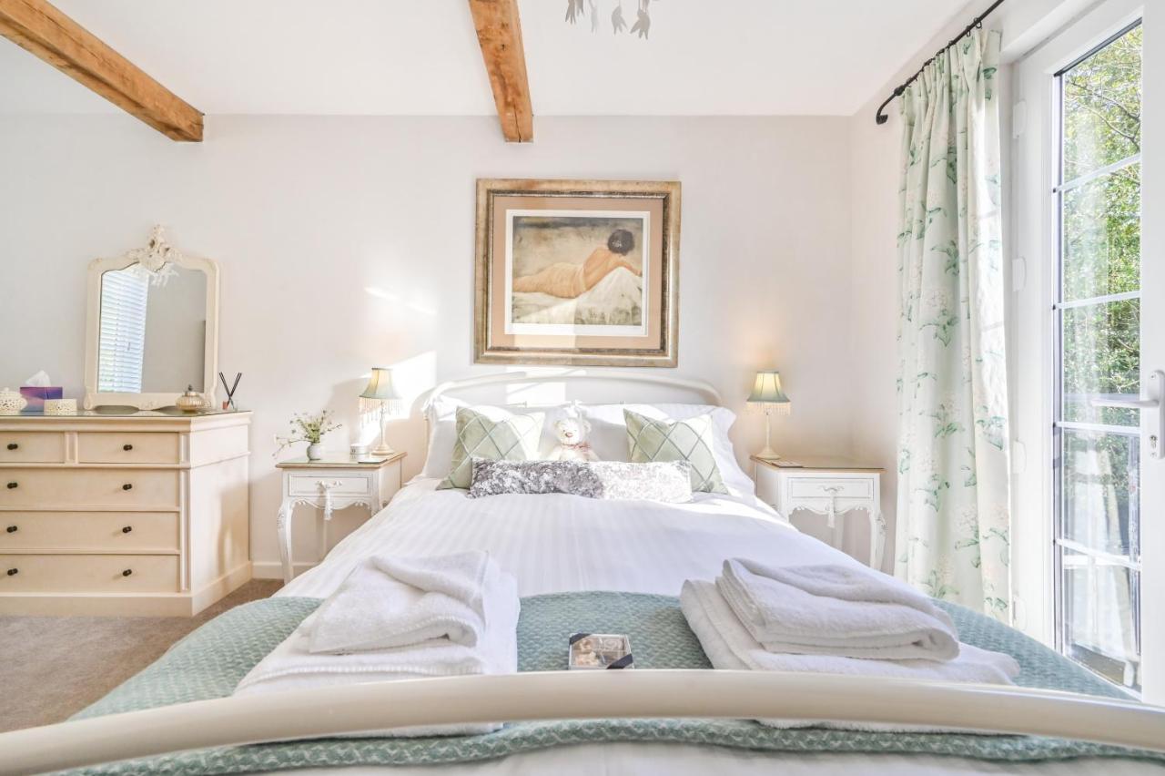 A Superb Bijou Retreat With Jacuzzi Near An Excellent Village Pub 耶尔弗顿 外观 照片
