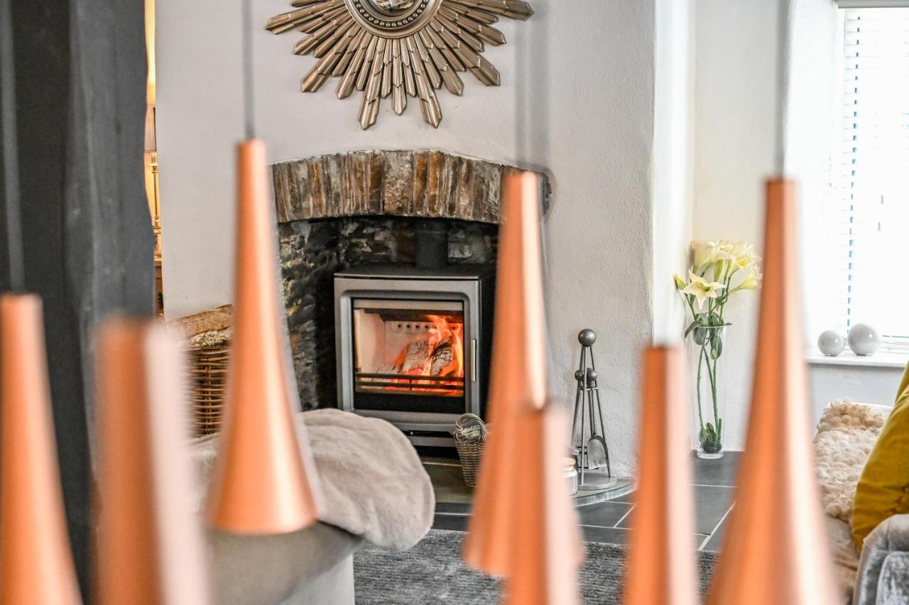 A Superb Bijou Retreat With Jacuzzi Near An Excellent Village Pub 耶尔弗顿 外观 照片