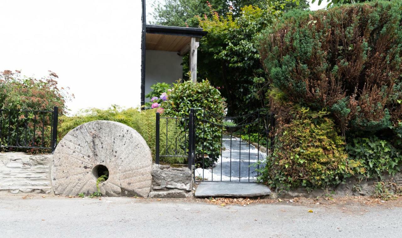 A Superb Bijou Retreat With Jacuzzi Near An Excellent Village Pub 耶尔弗顿 外观 照片